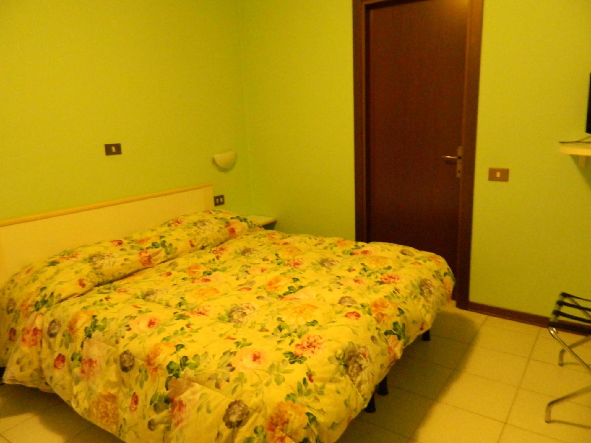 Albergo Michieletto Valmorea Exterior photo