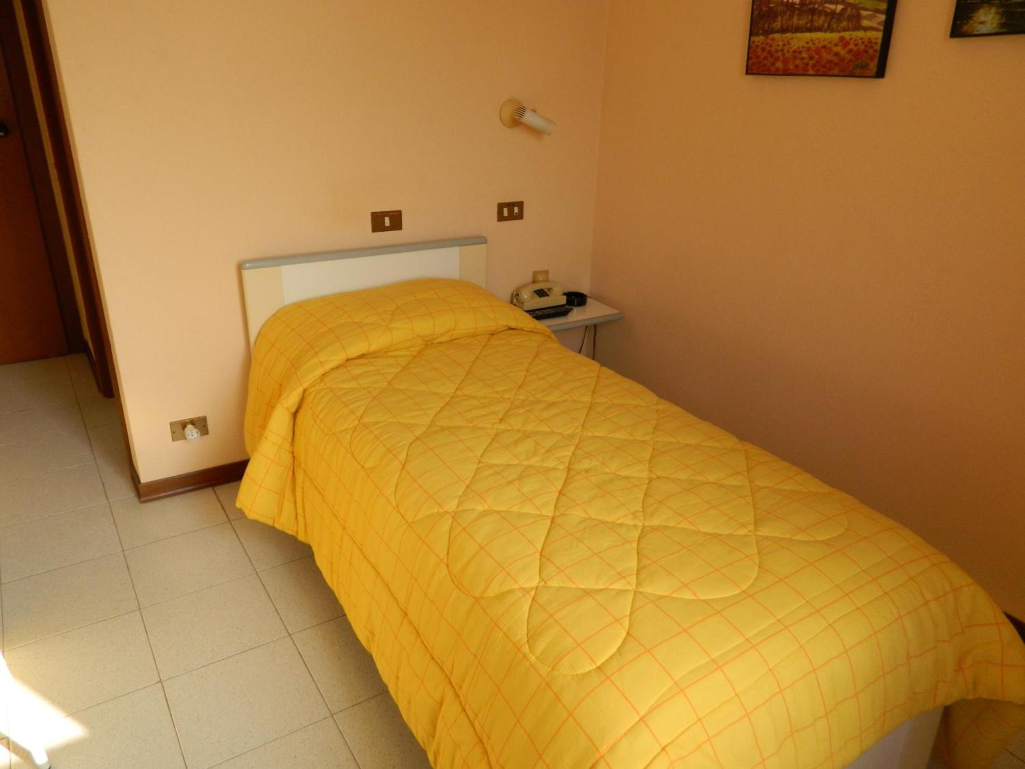 Albergo Michieletto Valmorea Exterior photo