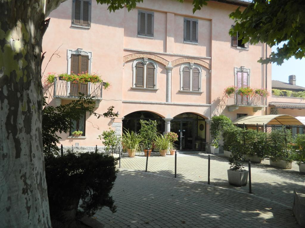 Albergo Michieletto Valmorea Exterior photo